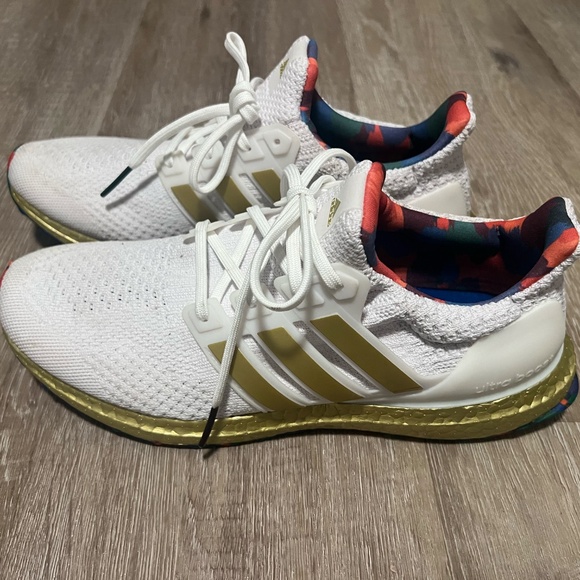 Adidas Ultra Boost 5.0 DNA sneakers/shoes SIZE 11 Women's - Picture 2 of 6